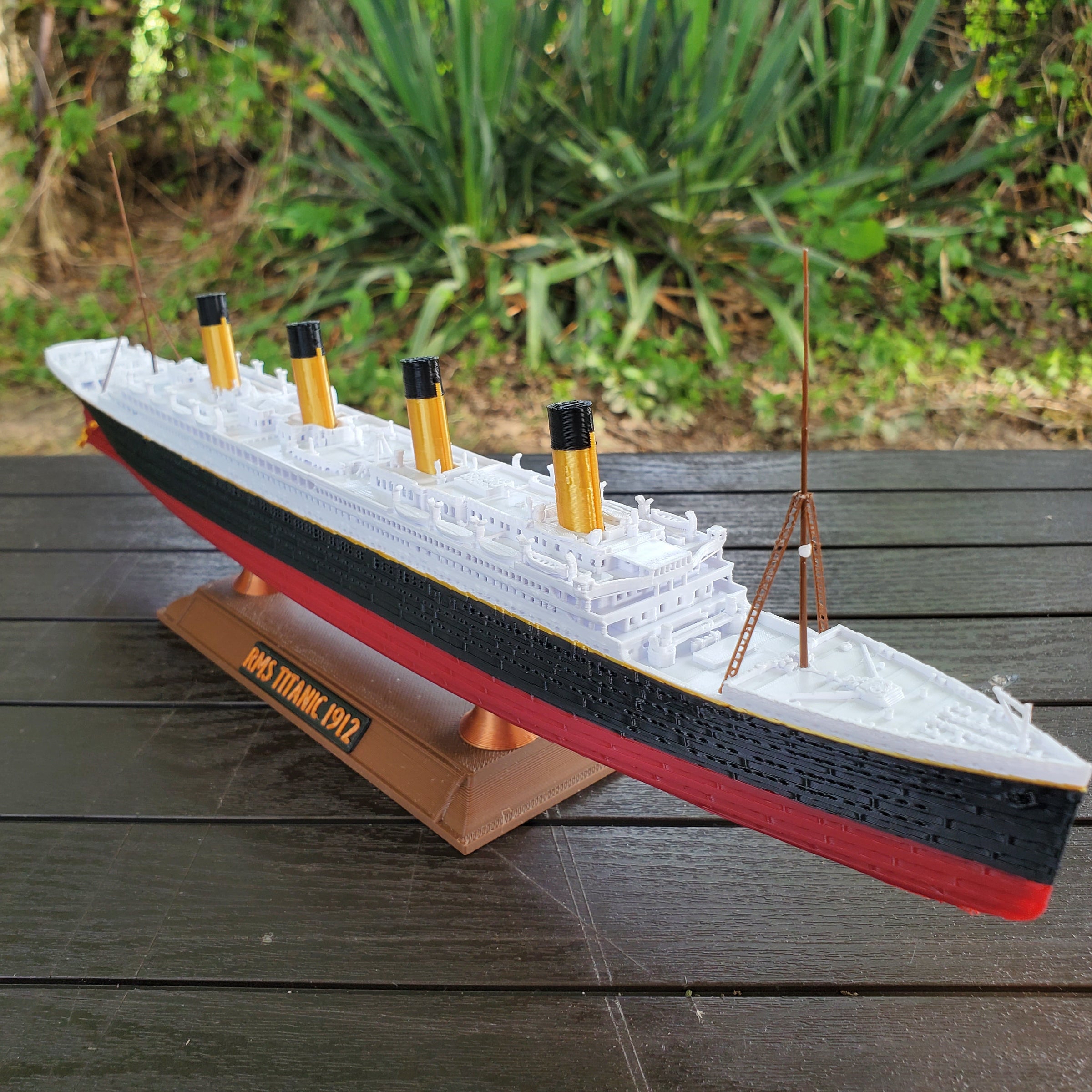 RMS Titanic Model, 1:900 Scale, Collector's Series, with Stand